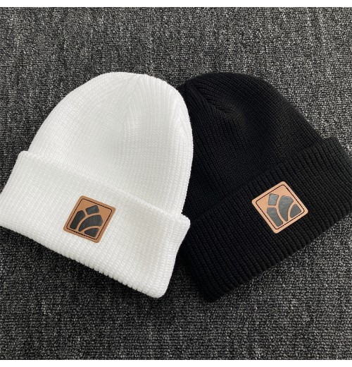 Wholesale Custom Logo Leather Rubber Patch Beanie Hats Embroidered Acrylic Knitted Cuff Beanie Fisherman Skull Cap Winter Hat